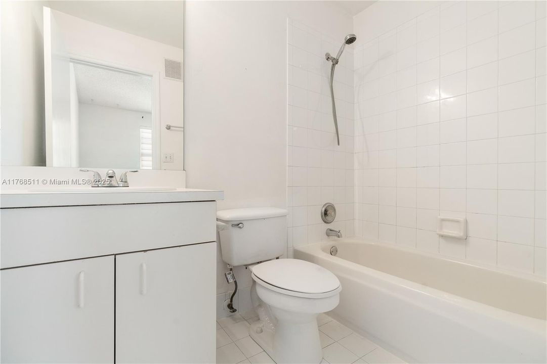 Vendido Recientemente: $356,921 (2 camas, 2 baños, 1024 Pies cuadrados)