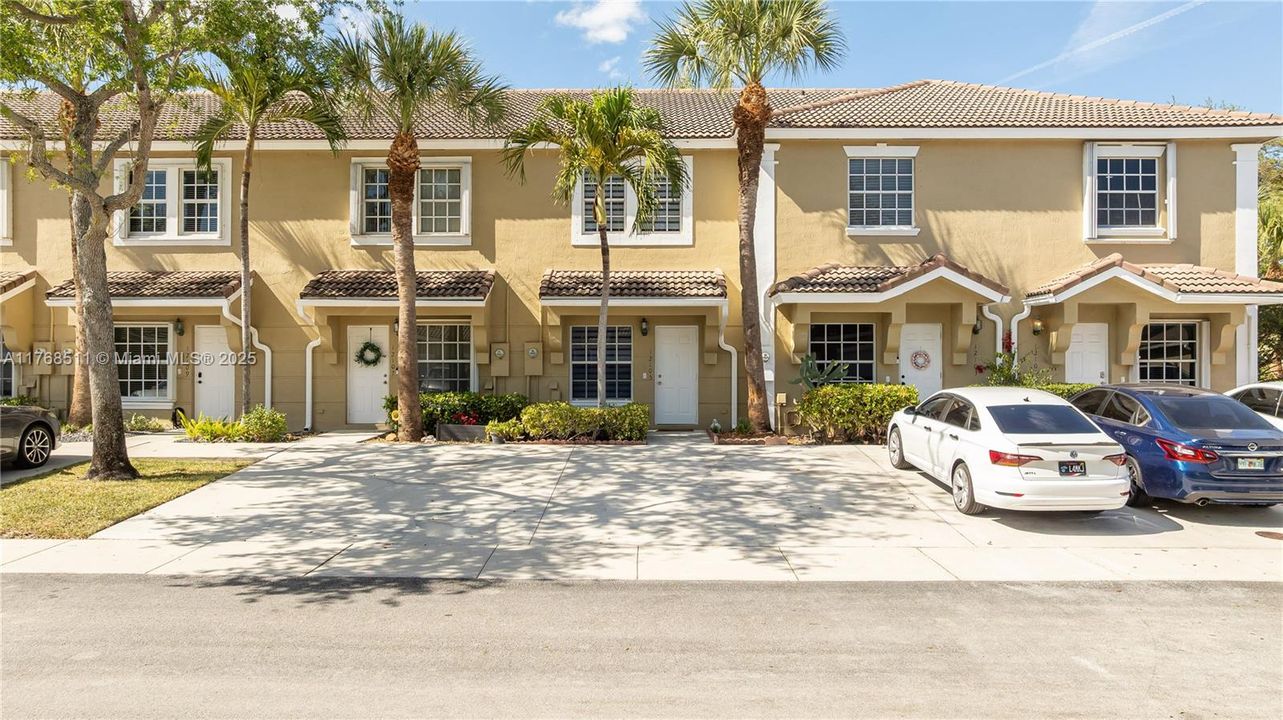 Vendido Recientemente: $356,921 (2 camas, 2 baños, 1024 Pies cuadrados)