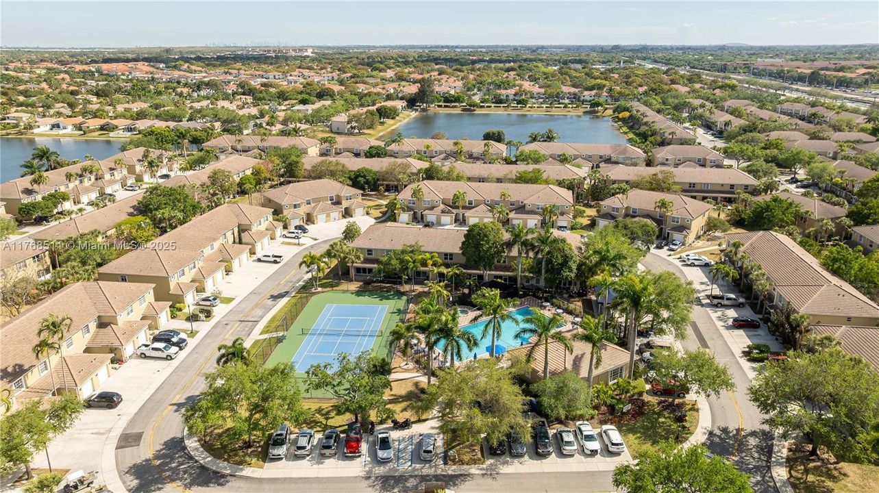 Vendido Recientemente: $356,921 (2 camas, 2 baños, 1024 Pies cuadrados)