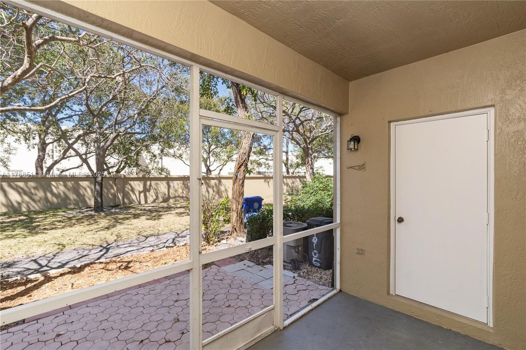 Vendido Recientemente: $356,921 (2 camas, 2 baños, 1024 Pies cuadrados)