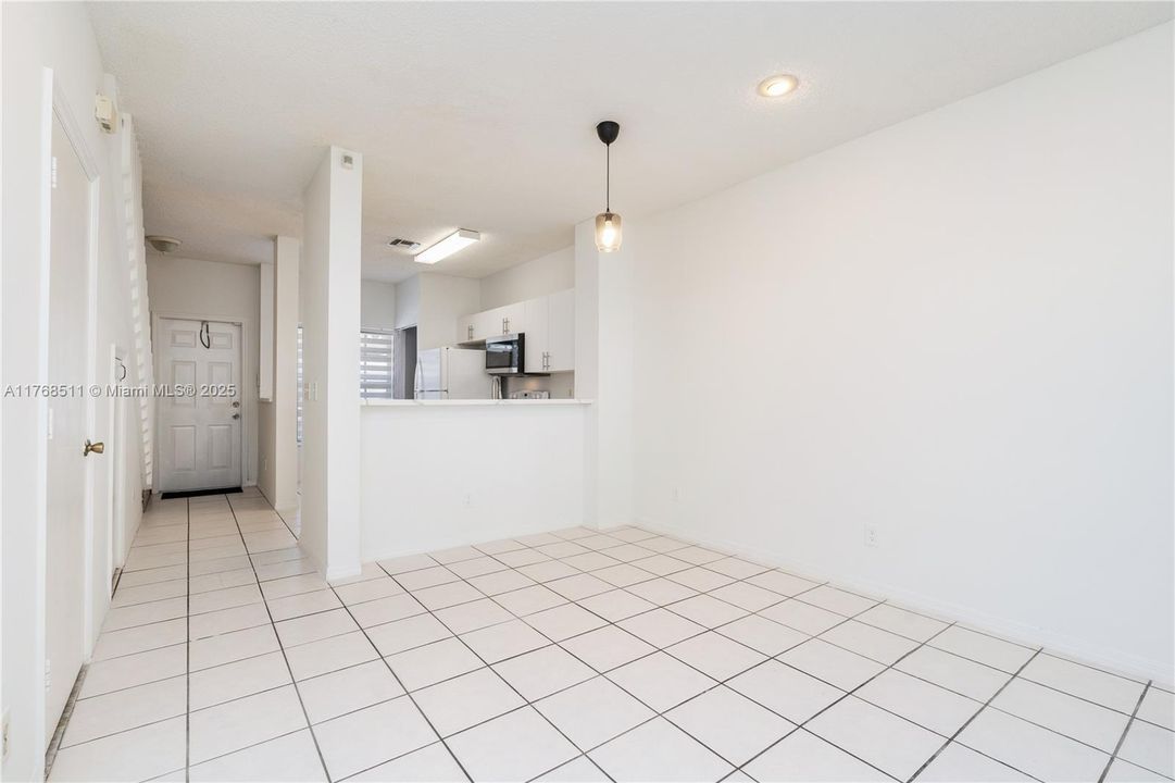 Vendido Recientemente: $356,921 (2 camas, 2 baños, 1024 Pies cuadrados)