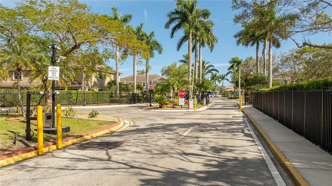 Vendido Recientemente: $356,921 (2 camas, 2 baños, 1024 Pies cuadrados)