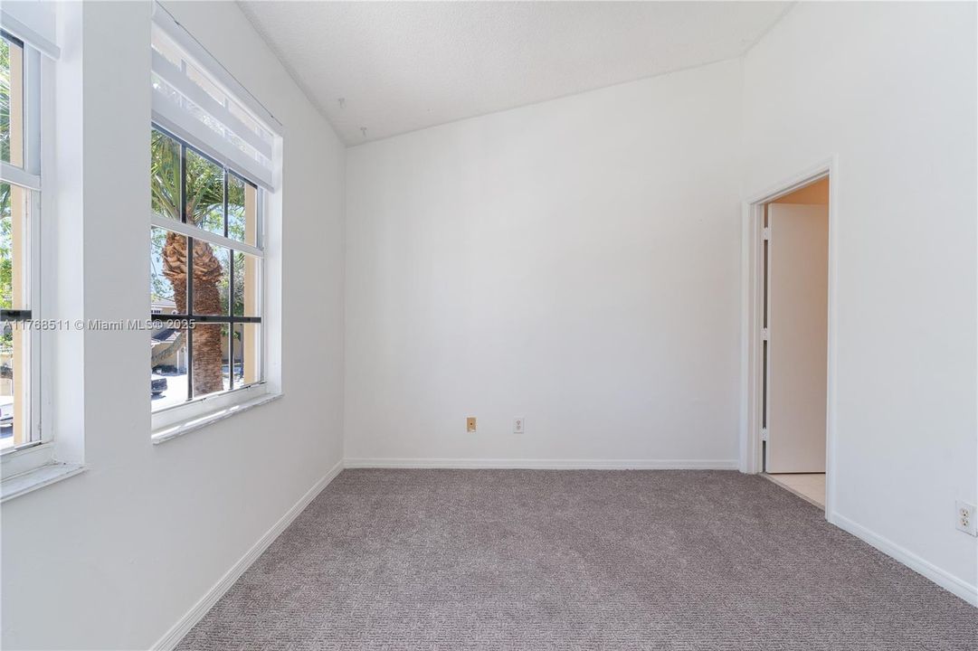 Vendido Recientemente: $356,921 (2 camas, 2 baños, 1024 Pies cuadrados)