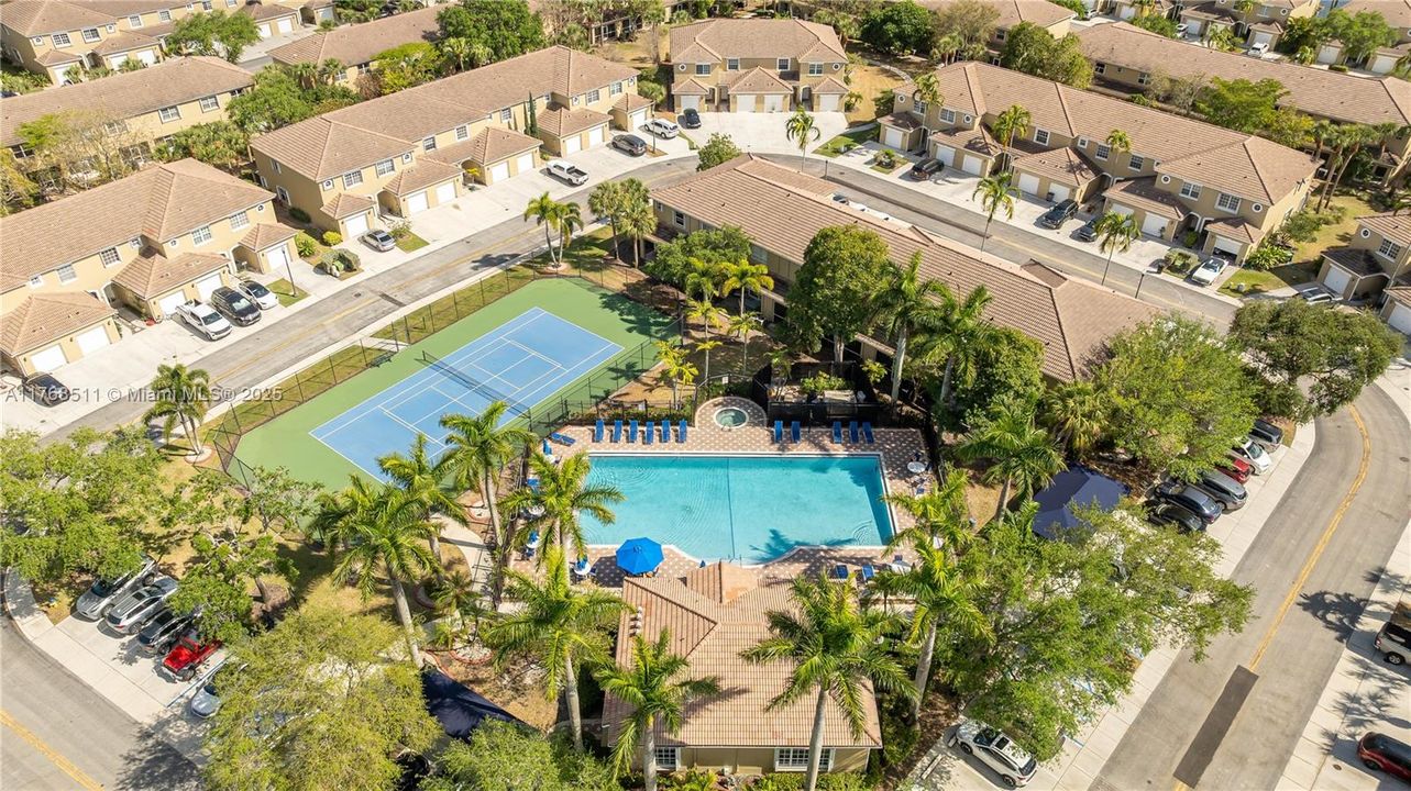 Vendido Recientemente: $356,921 (2 camas, 2 baños, 1024 Pies cuadrados)