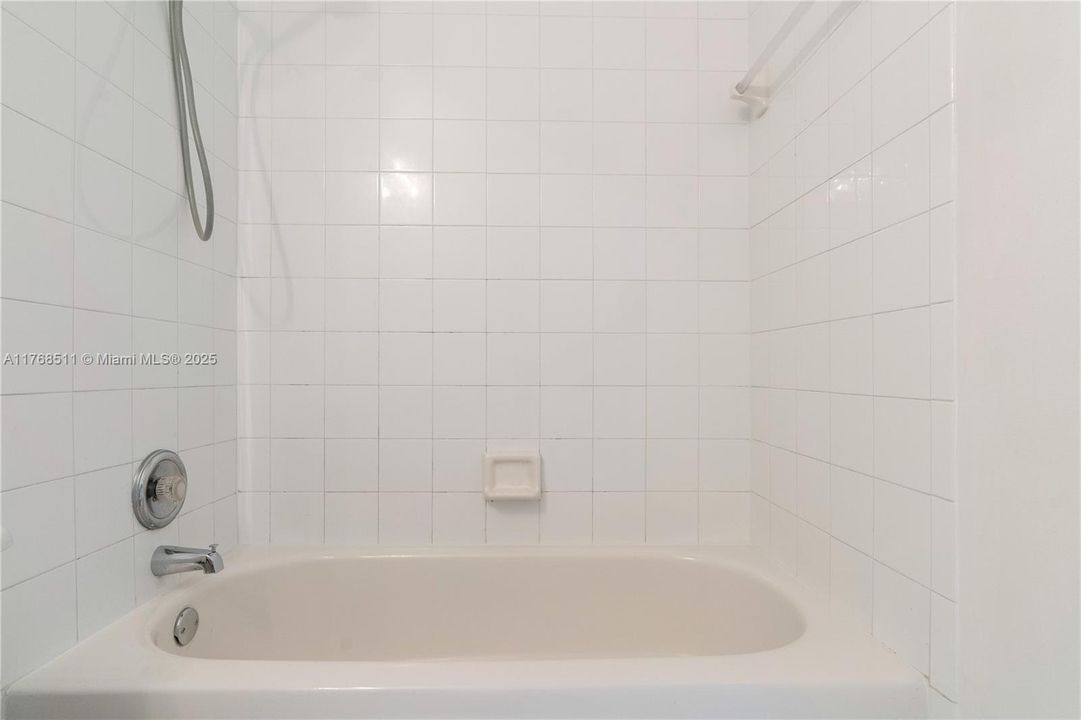 Vendido Recientemente: $356,921 (2 camas, 2 baños, 1024 Pies cuadrados)