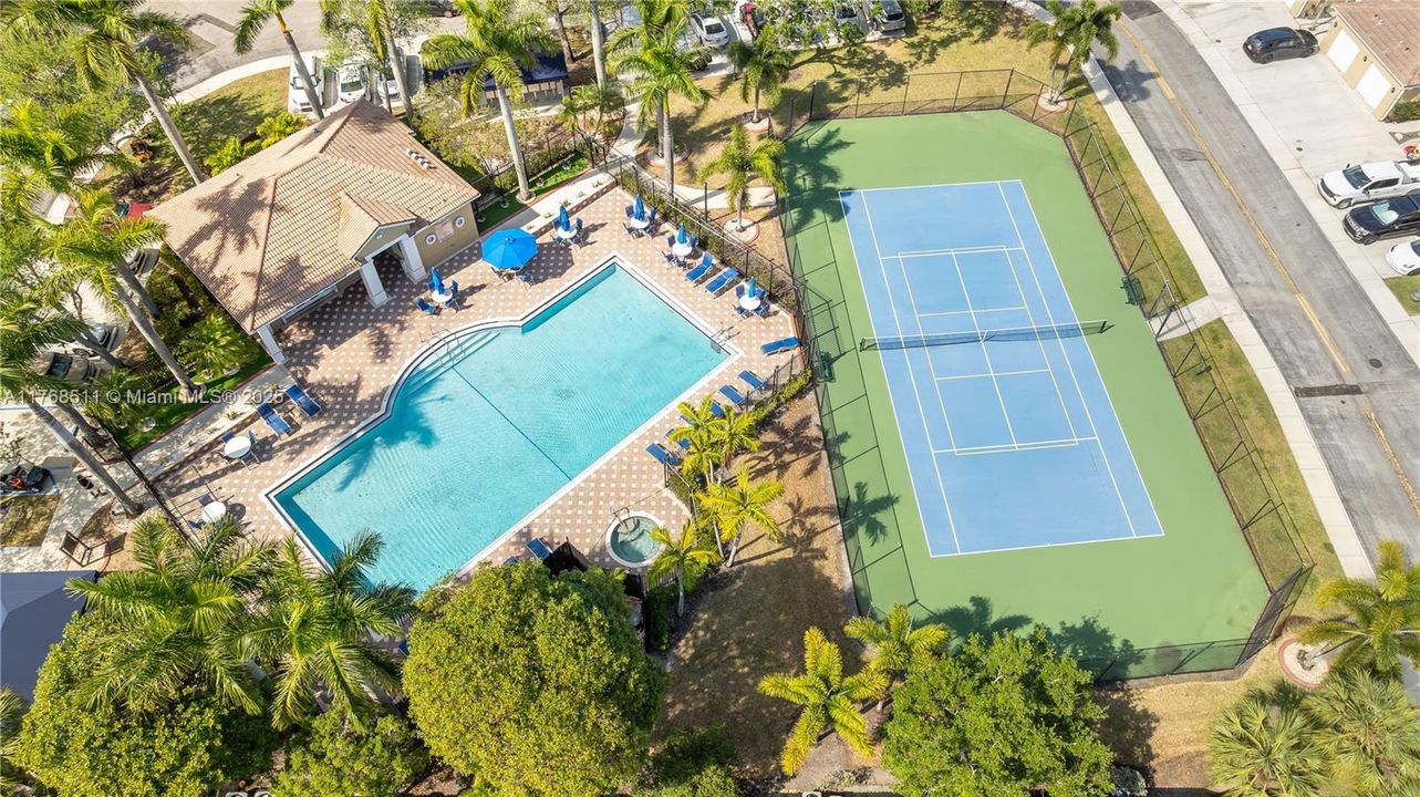 Vendido Recientemente: $356,921 (2 camas, 2 baños, 1024 Pies cuadrados)