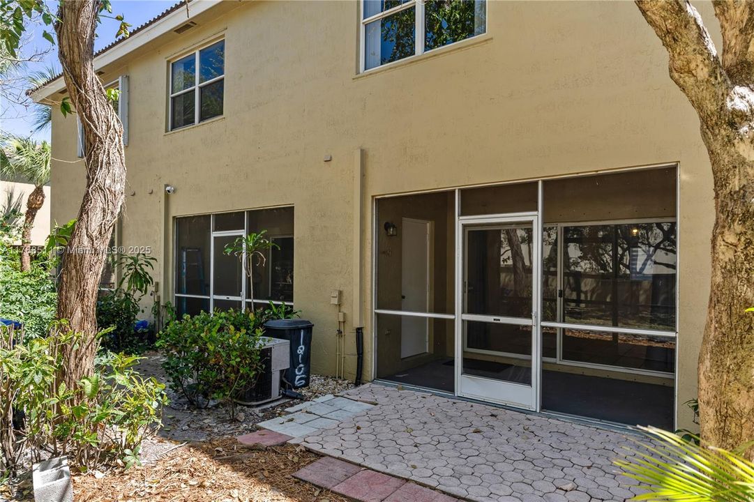 Vendido Recientemente: $356,921 (2 camas, 2 baños, 1024 Pies cuadrados)