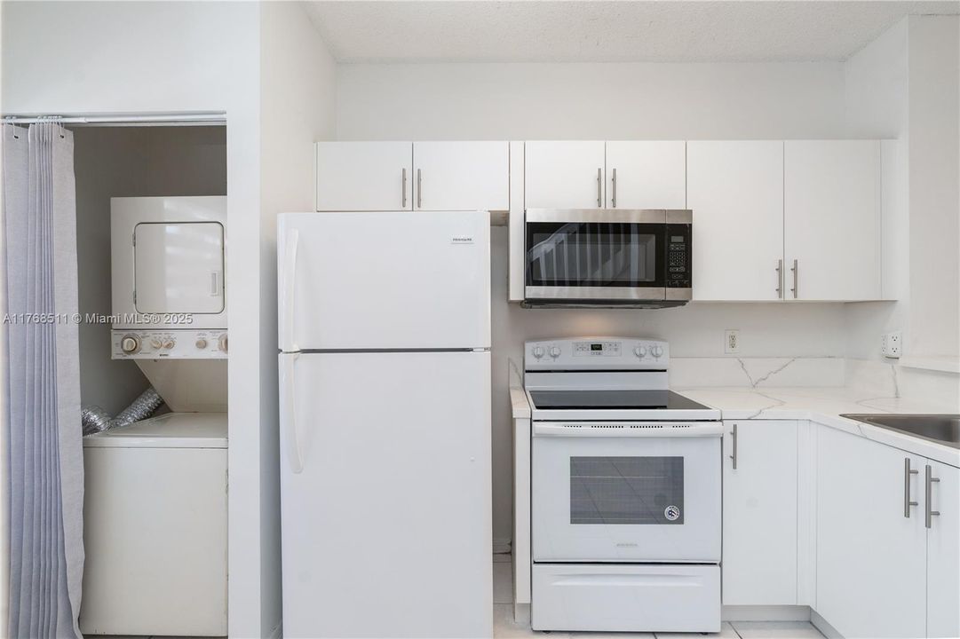 Vendido Recientemente: $356,921 (2 camas, 2 baños, 1024 Pies cuadrados)