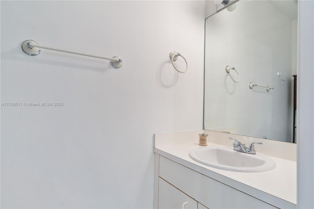 Vendido Recientemente: $356,921 (2 camas, 2 baños, 1024 Pies cuadrados)