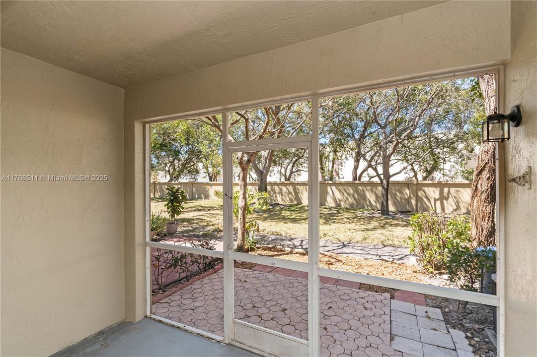 Vendido Recientemente: $356,921 (2 camas, 2 baños, 1024 Pies cuadrados)