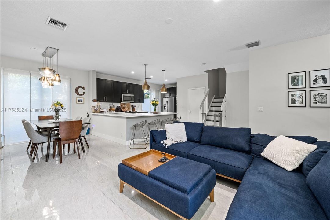 Vendido Recientemente: $525,000 (3 camas, 2 baños, 0 Pies cuadrados)