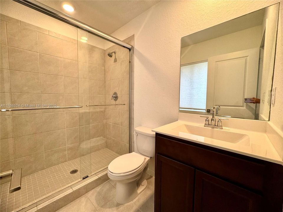 Recientemente alquilado: $2,400 (3 camas, 2 baños, 1302 Pies cuadrados)