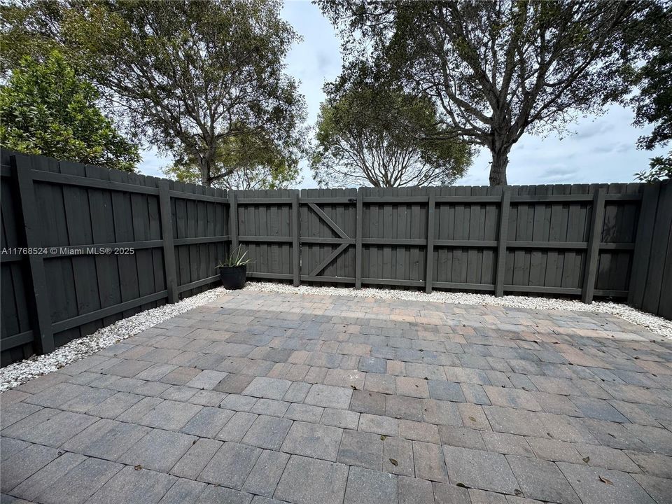 Recientemente alquilado: $2,400 (3 camas, 2 baños, 1302 Pies cuadrados)