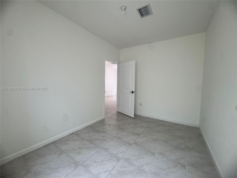 Recientemente alquilado: $2,400 (3 camas, 2 baños, 1302 Pies cuadrados)