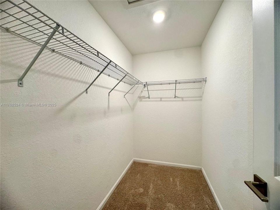 Recientemente alquilado: $2,400 (3 camas, 2 baños, 1302 Pies cuadrados)