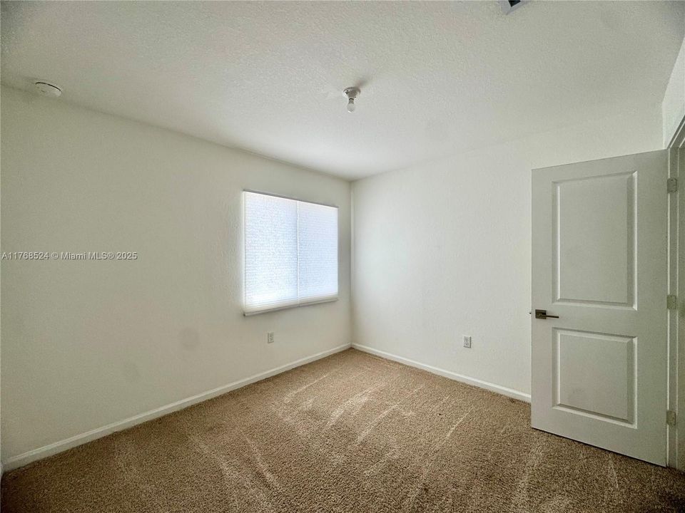 Recientemente alquilado: $2,400 (3 camas, 2 baños, 1302 Pies cuadrados)