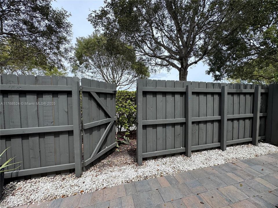 Recientemente alquilado: $2,400 (3 camas, 2 baños, 1302 Pies cuadrados)