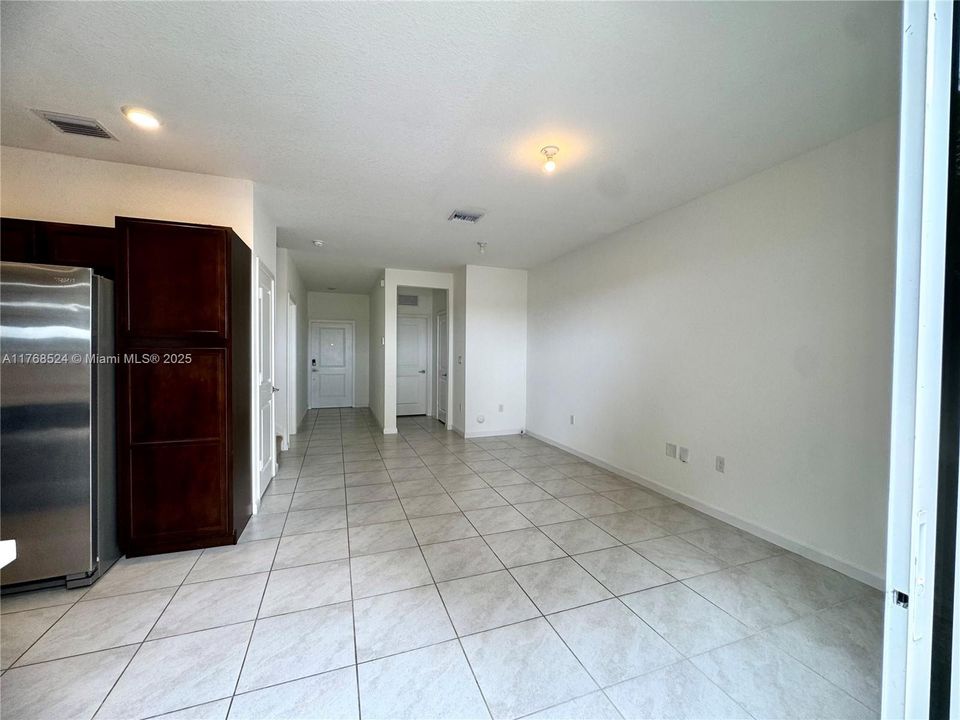 Recientemente alquilado: $2,400 (3 camas, 2 baños, 1302 Pies cuadrados)