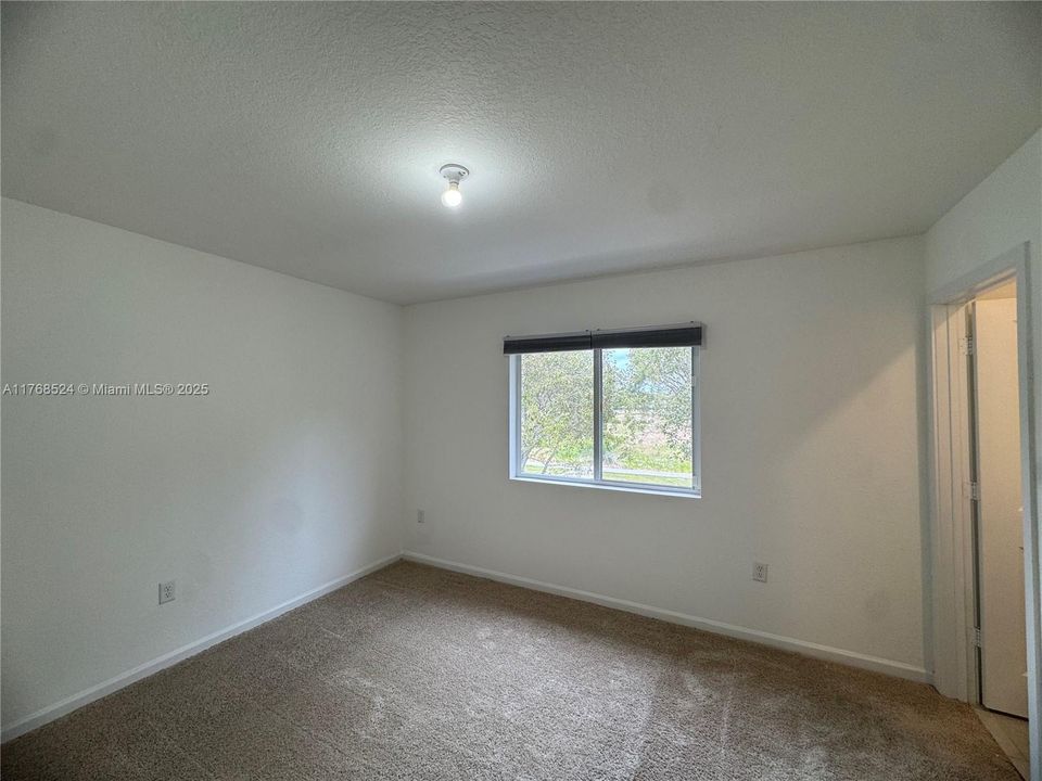 Recientemente alquilado: $2,400 (3 camas, 2 baños, 1302 Pies cuadrados)