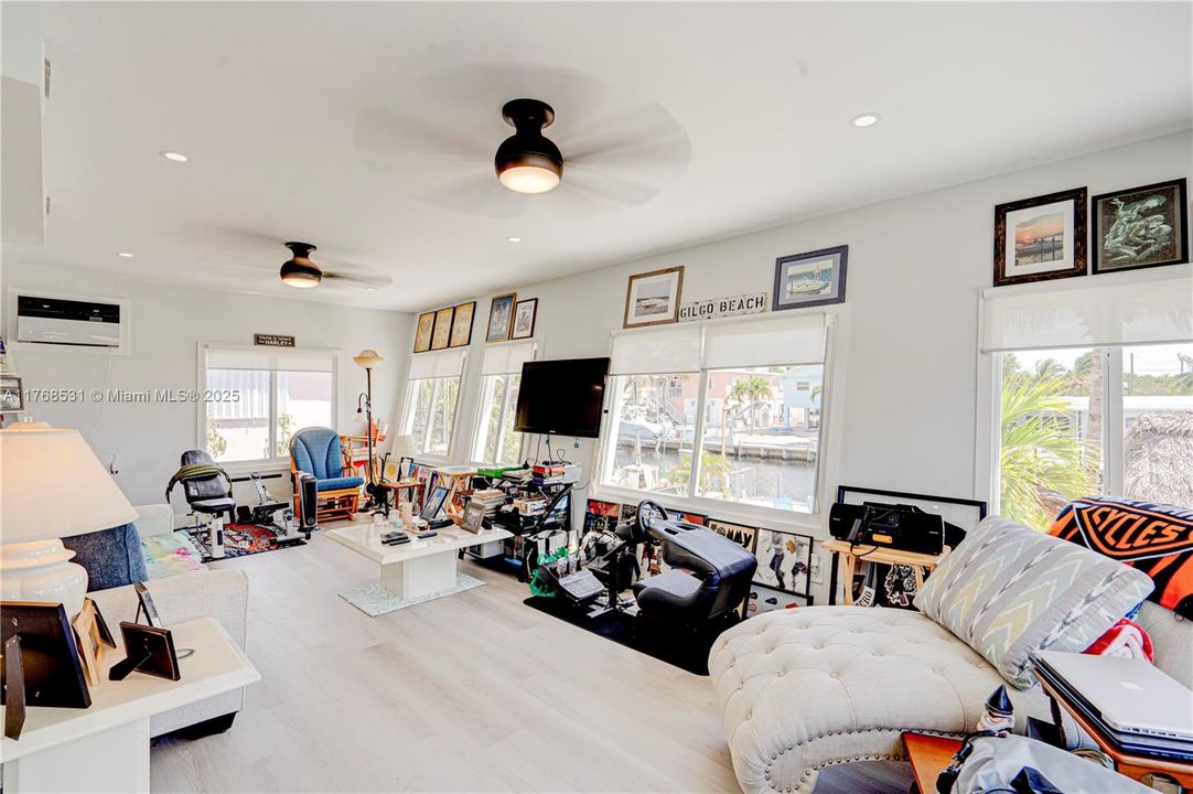 Recently Sold: $1,599,000 (4 beds, 2 baths, 0 Square Feet)