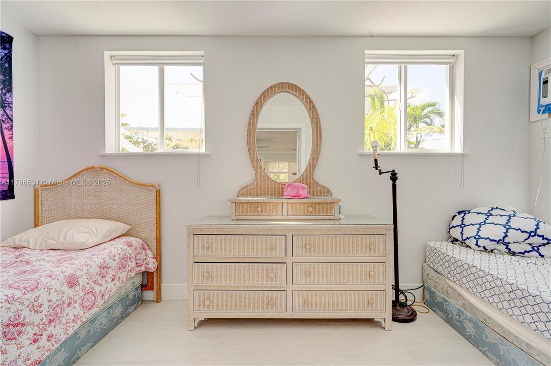 Recently Sold: $1,599,000 (4 beds, 2 baths, 0 Square Feet)