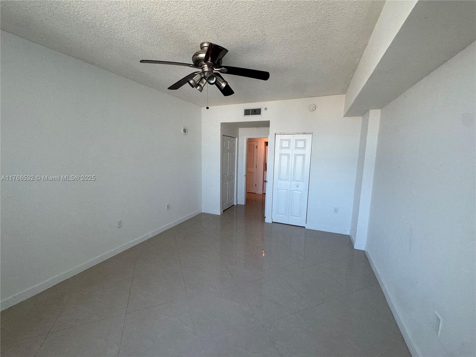 Recently Rented: $2,200 (1 beds, 1 baths, 796 Square Feet)
