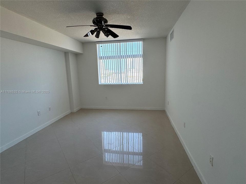 Recently Rented: $2,200 (1 beds, 1 baths, 796 Square Feet)