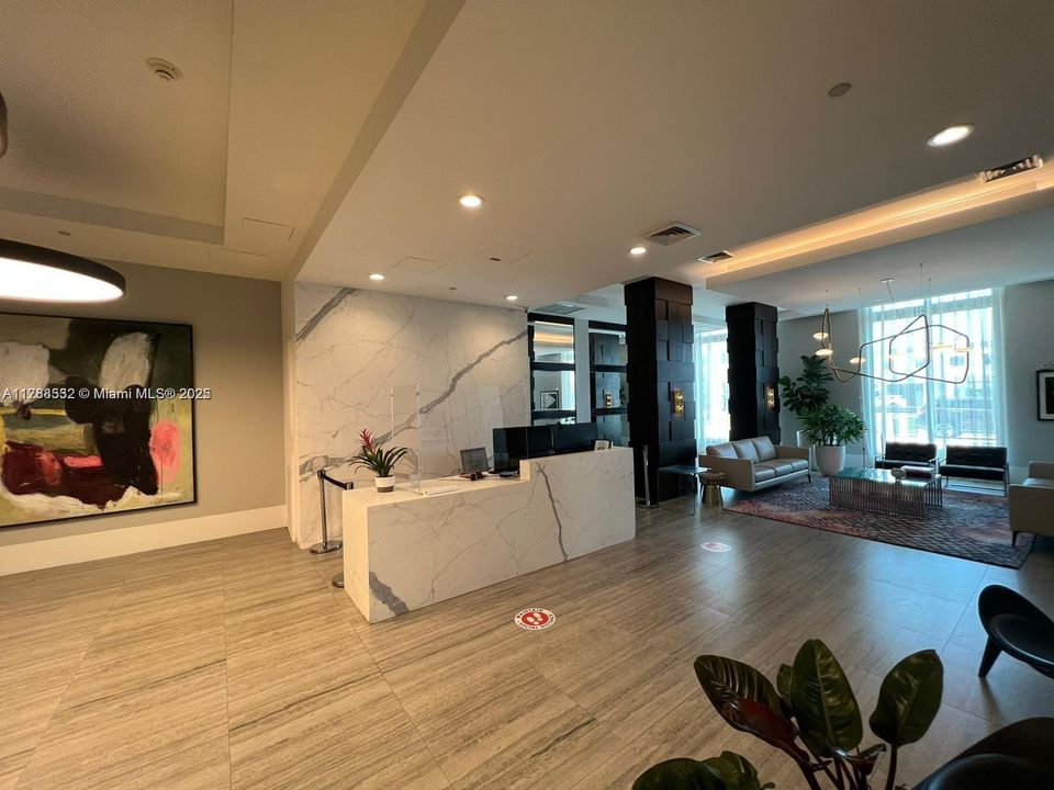 Recently Rented: $2,200 (1 beds, 1 baths, 796 Square Feet)