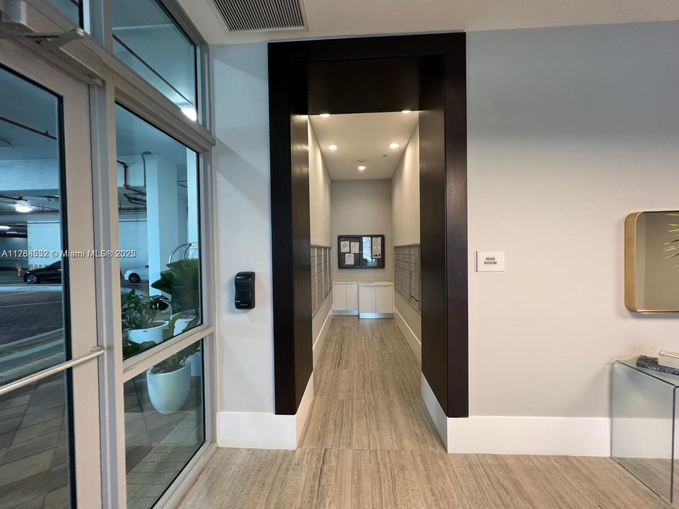 Recently Rented: $2,200 (1 beds, 1 baths, 796 Square Feet)