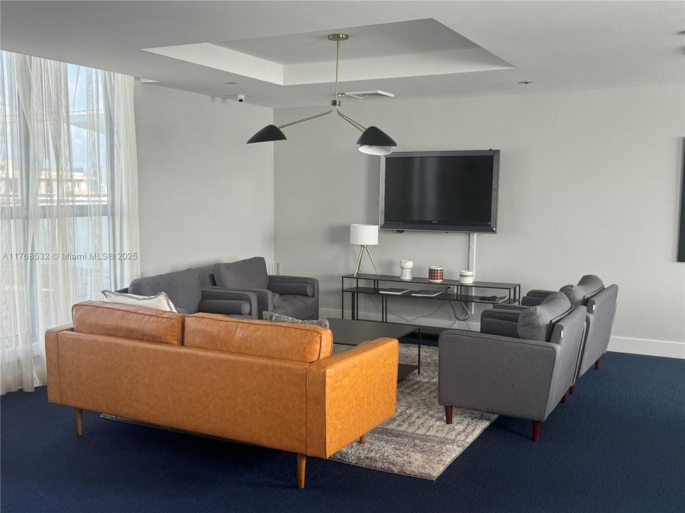 Recently Rented: $2,200 (1 beds, 1 baths, 796 Square Feet)