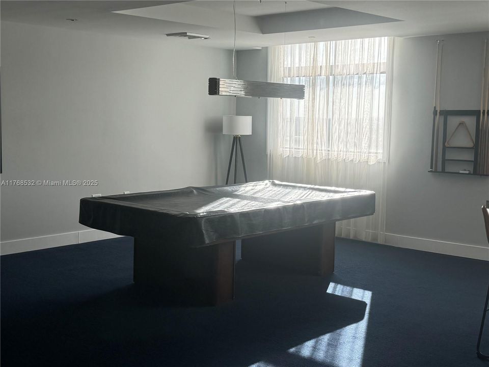 Recently Rented: $2,200 (1 beds, 1 baths, 796 Square Feet)