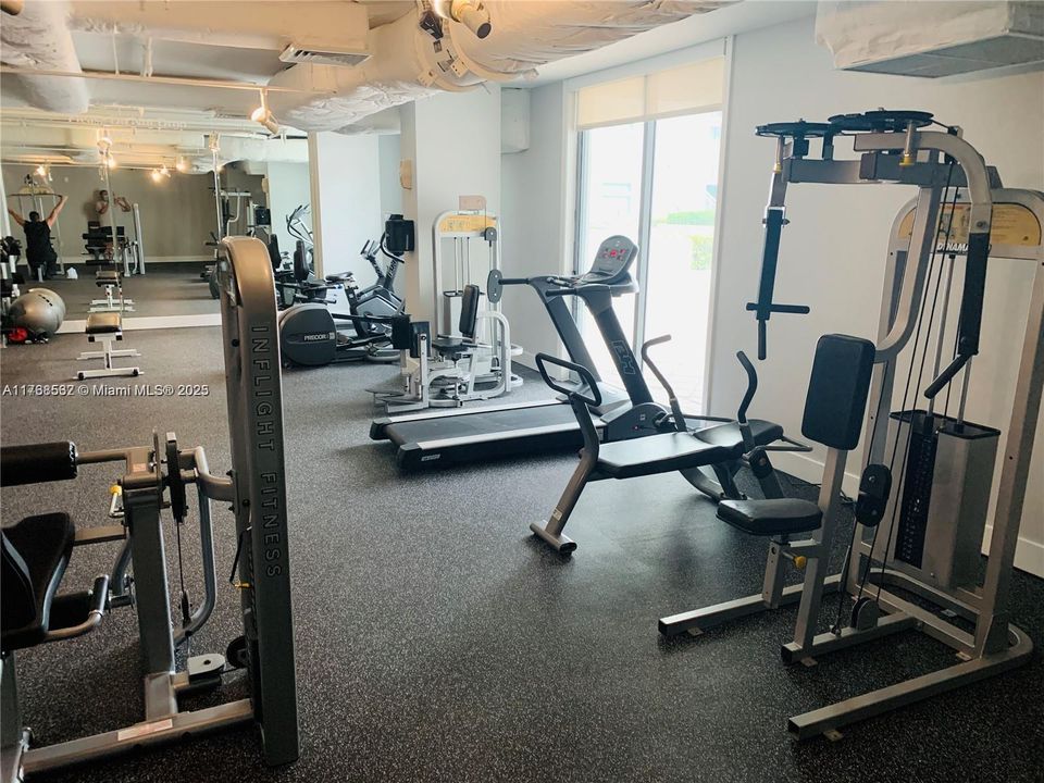 Recently Rented: $2,200 (1 beds, 1 baths, 796 Square Feet)