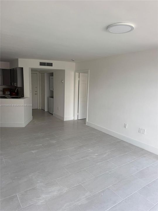 For Sale: $469,000 (2 beds, 2 baths, 910 Square Feet)