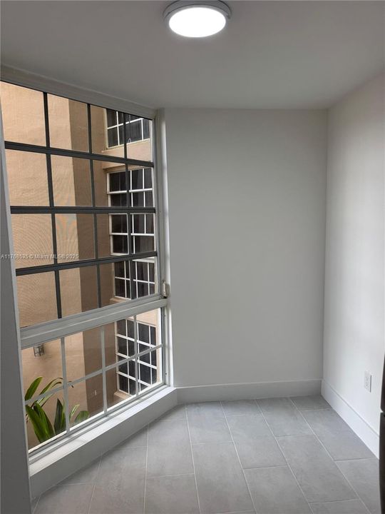 For Sale: $469,000 (2 beds, 2 baths, 910 Square Feet)