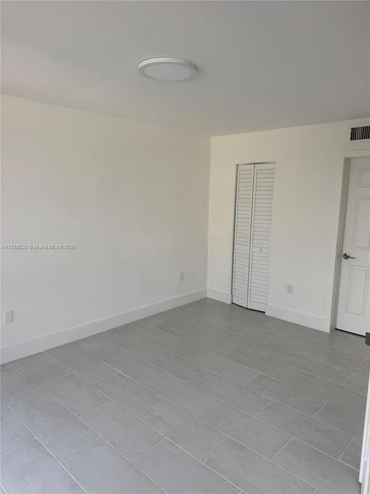 For Sale: $469,000 (2 beds, 2 baths, 910 Square Feet)