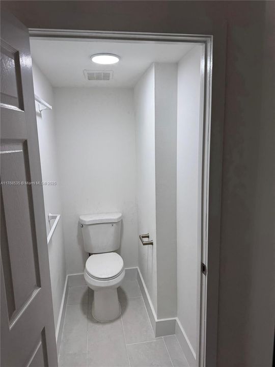 For Sale: $469,000 (2 beds, 2 baths, 910 Square Feet)