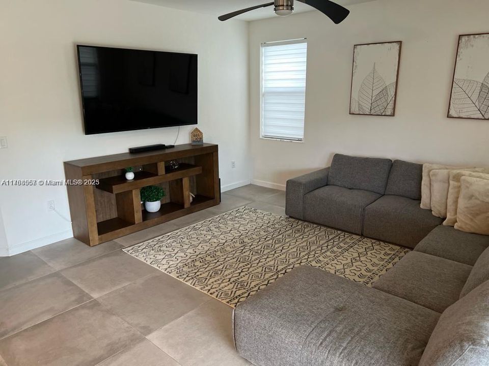 Recently Rented: $3,900 (4 beds, 3 baths, 2412 Square Feet)