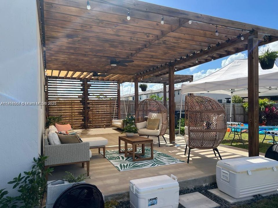 Recently Rented: $3,900 (4 beds, 3 baths, 2412 Square Feet)