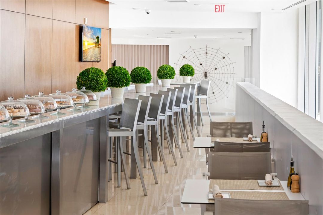 Recently Sold: $2,650,000 (2 beds, 2 baths, 1933 Square Feet)