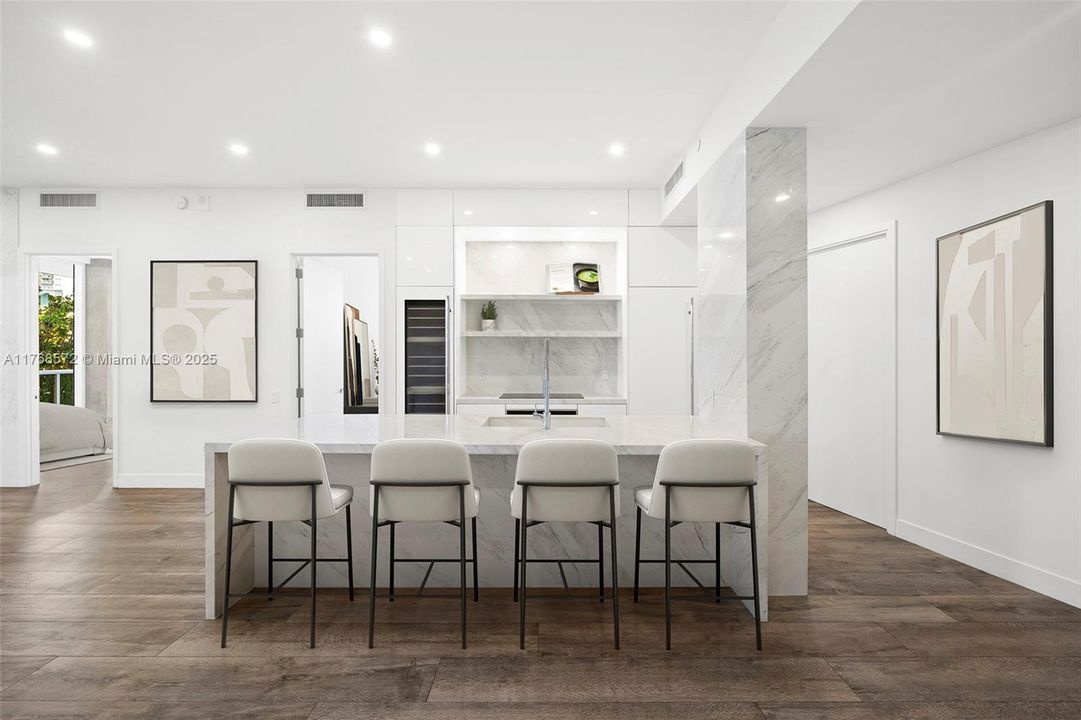 Recently Sold: $2,650,000 (2 beds, 2 baths, 1933 Square Feet)