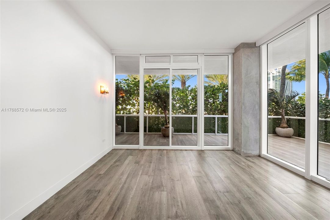 Recently Sold: $2,650,000 (2 beds, 2 baths, 1933 Square Feet)