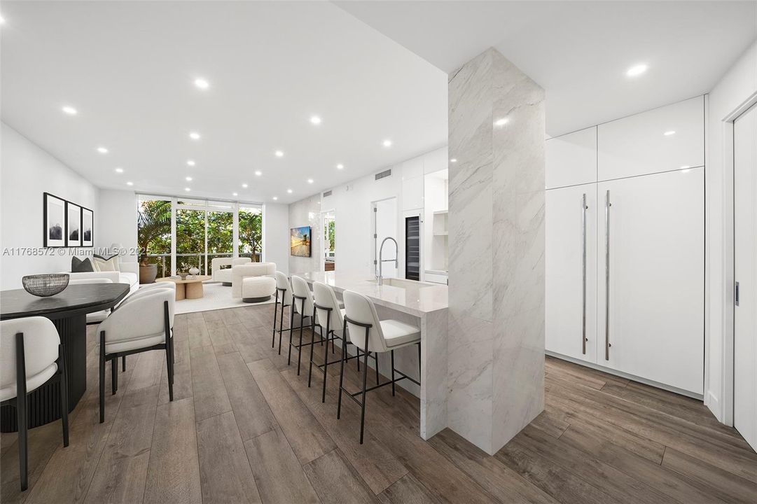 Recently Sold: $2,650,000 (2 beds, 2 baths, 1933 Square Feet)