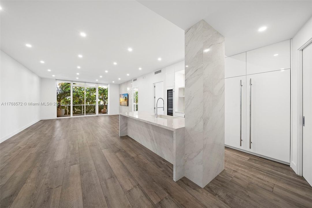 Recently Sold: $2,650,000 (2 beds, 2 baths, 1933 Square Feet)