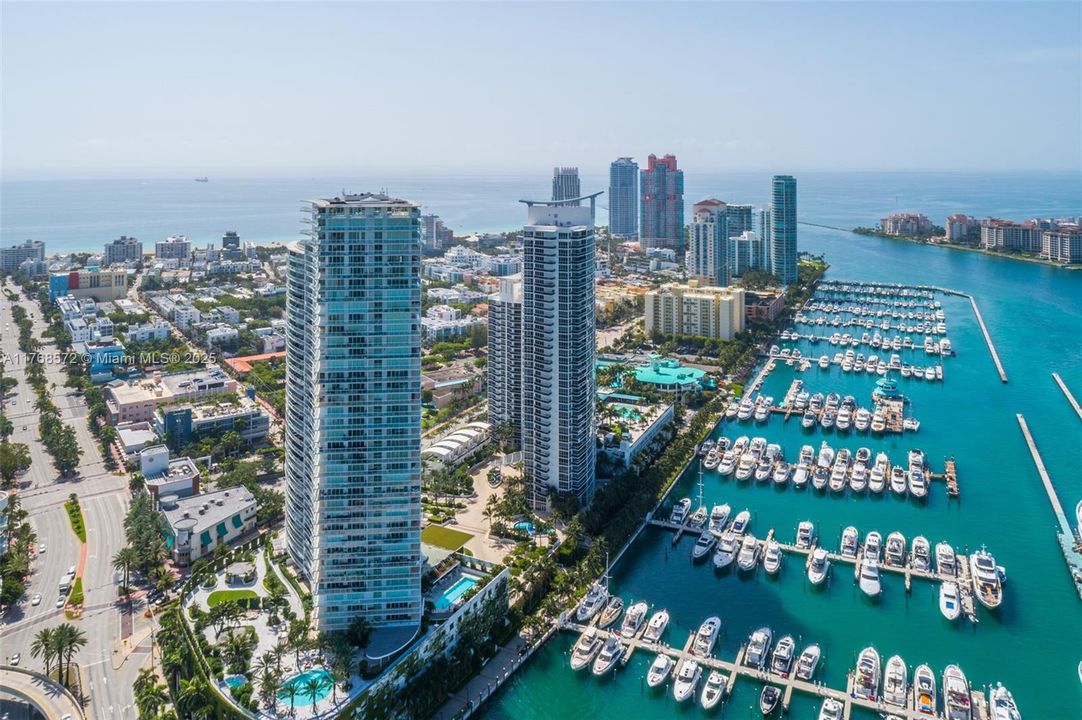 Recently Sold: $2,650,000 (2 beds, 2 baths, 1933 Square Feet)