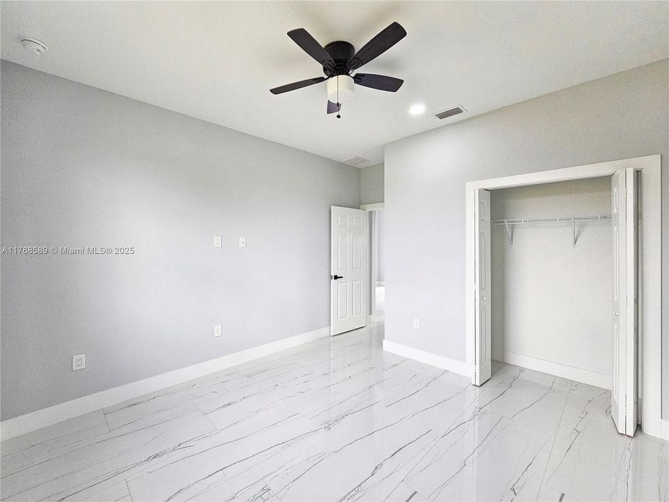 На продажу: $334,900 (3 спален, 2 ванн, 1498 Квадратных фут)