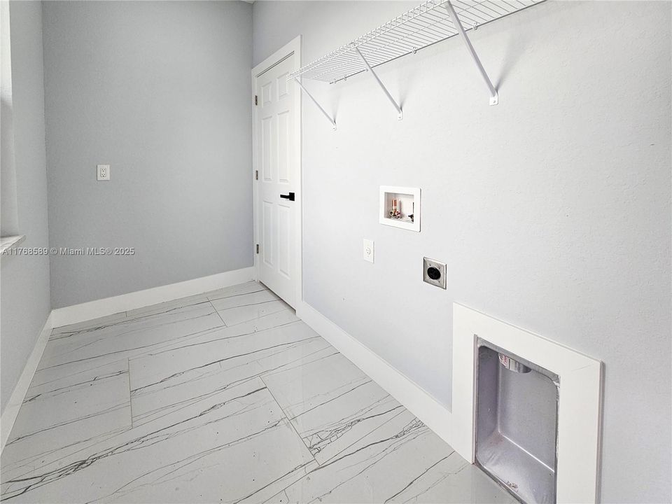 На продажу: $334,900 (3 спален, 2 ванн, 1498 Квадратных фут)