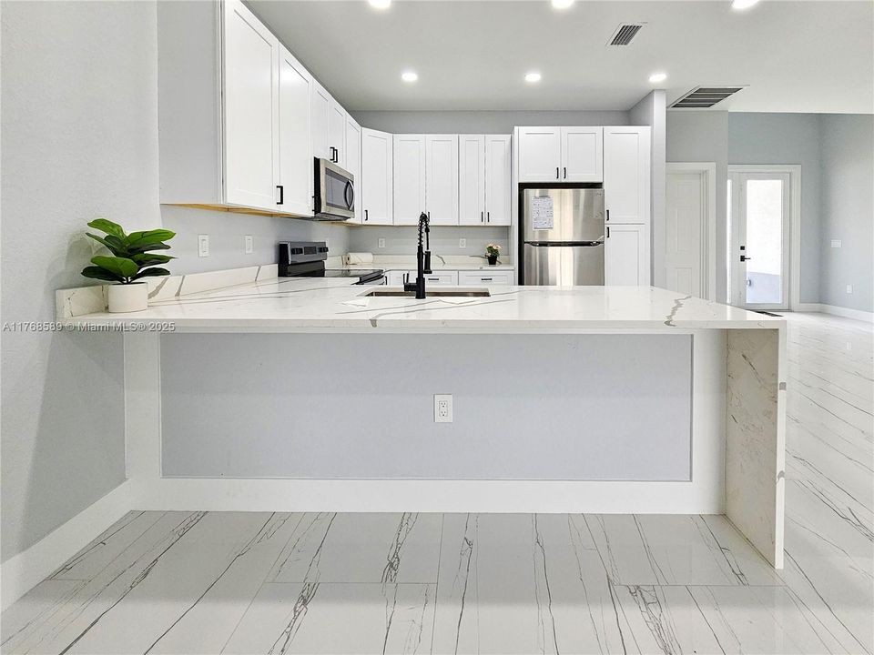 На продажу: $334,900 (3 спален, 2 ванн, 1498 Квадратных фут)