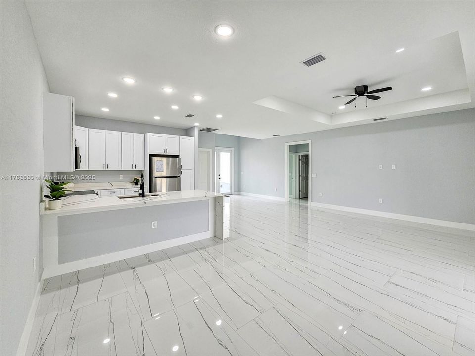 На продажу: $334,900 (3 спален, 2 ванн, 1498 Квадратных фут)