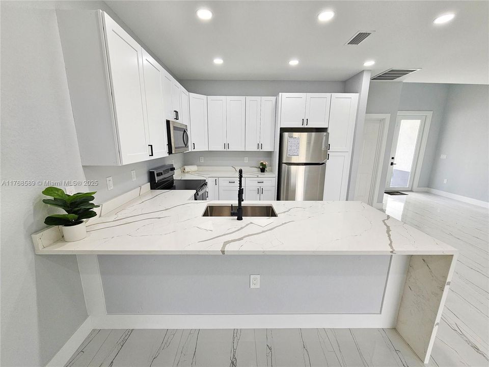 На продажу: $334,900 (3 спален, 2 ванн, 1498 Квадратных фут)