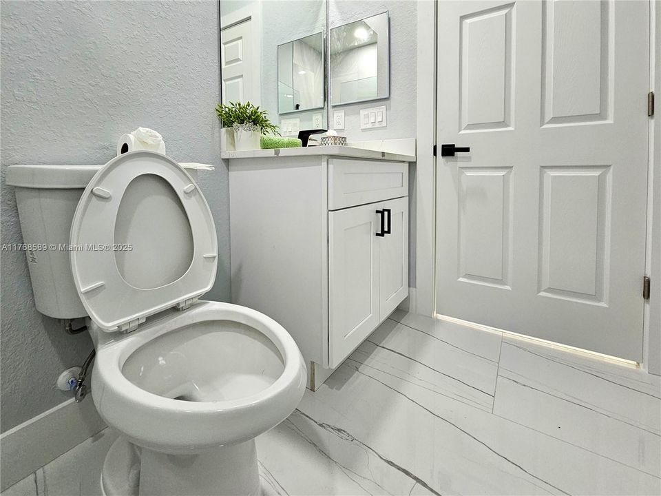 На продажу: $334,900 (3 спален, 2 ванн, 1498 Квадратных фут)